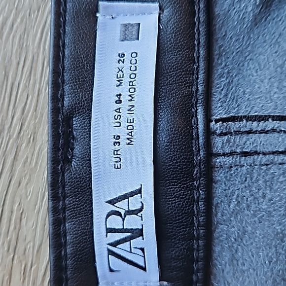 Zara Black Vegan Leather Slight Flare Cropped Pants 4 NWOT - Picture 2 of 8